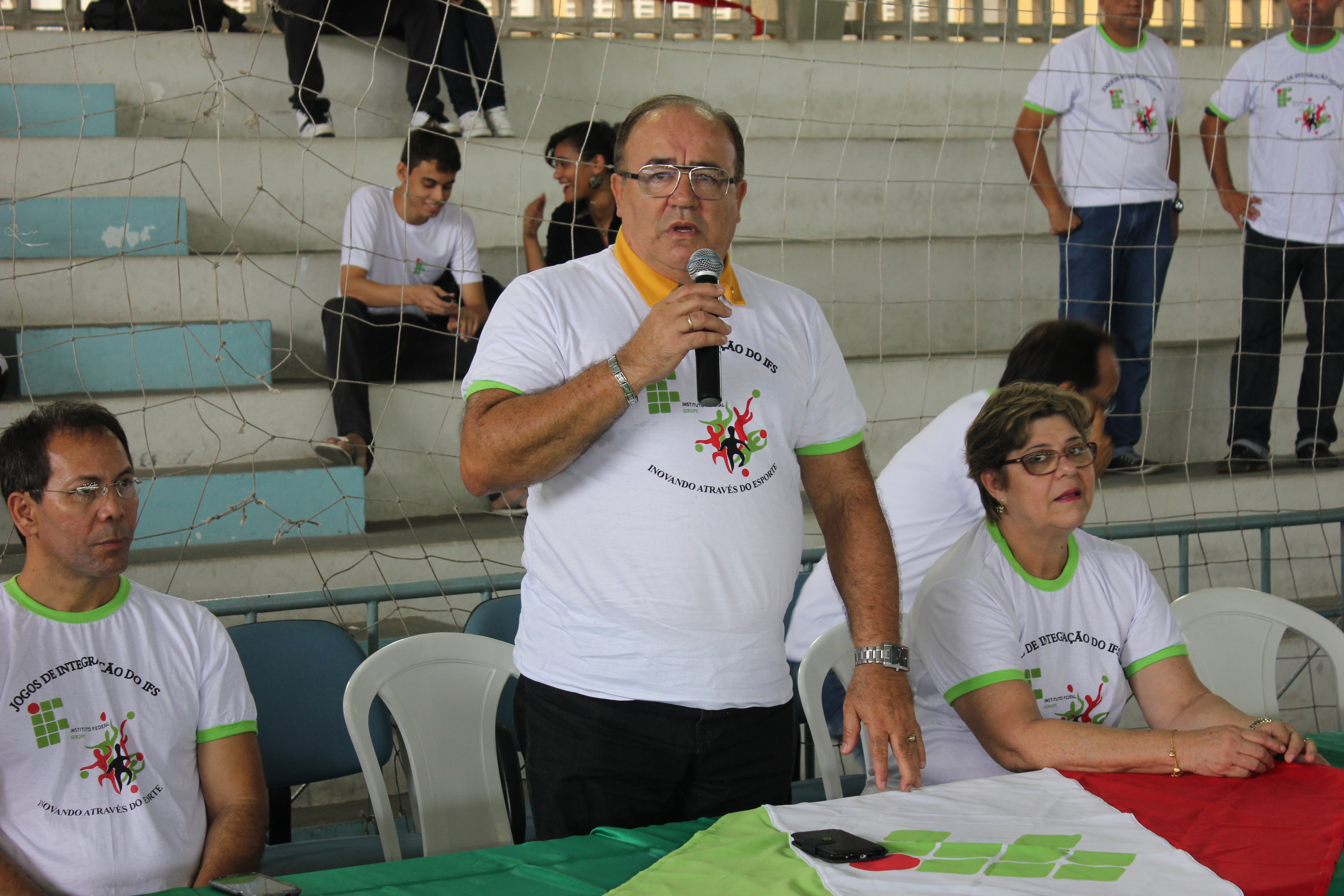 Foto 4  Alberto Aciole representando o professor Ailton Ribeiro de Oliveira reitor do IFS