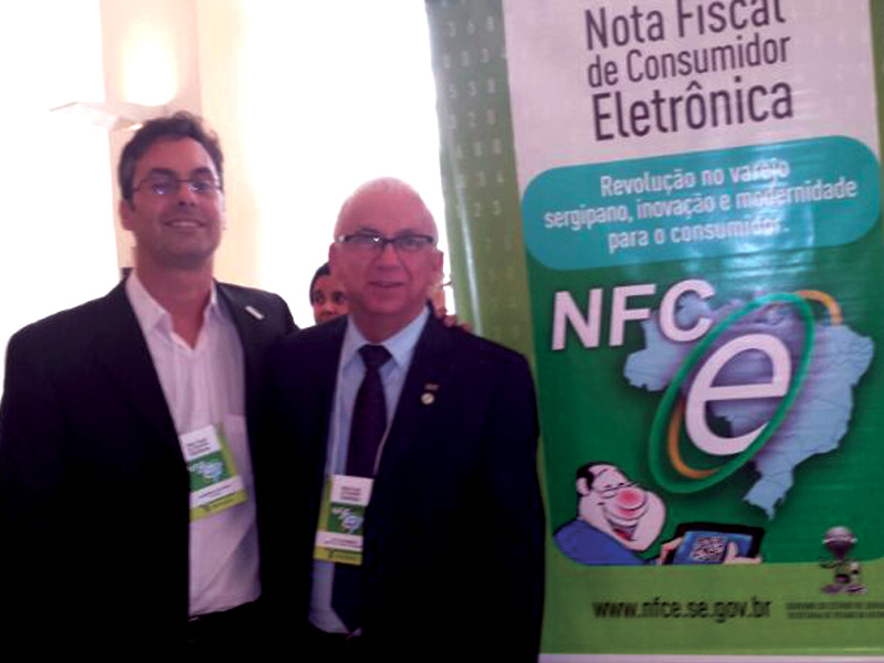 Foto 1 Professor Almerindo Rehem e o reitor do IFS Ailton Ribeiro de Oliveira ok