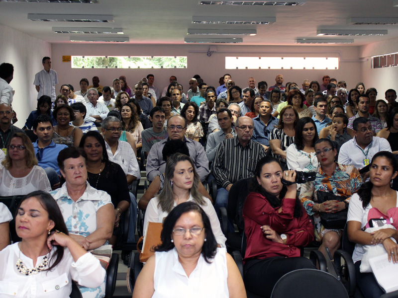 Foto 7 28-07-14 - Público lota auditório do Pronatec