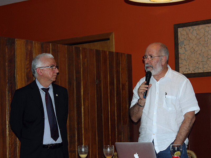 Foto 5 - José Fernandes de Lima e o reitor do IFS