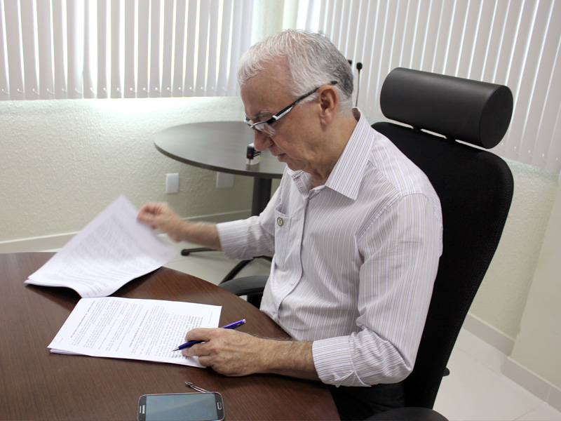 Foto 2 - ok Ailton Ribeiro de Oliveira reitor do IFS