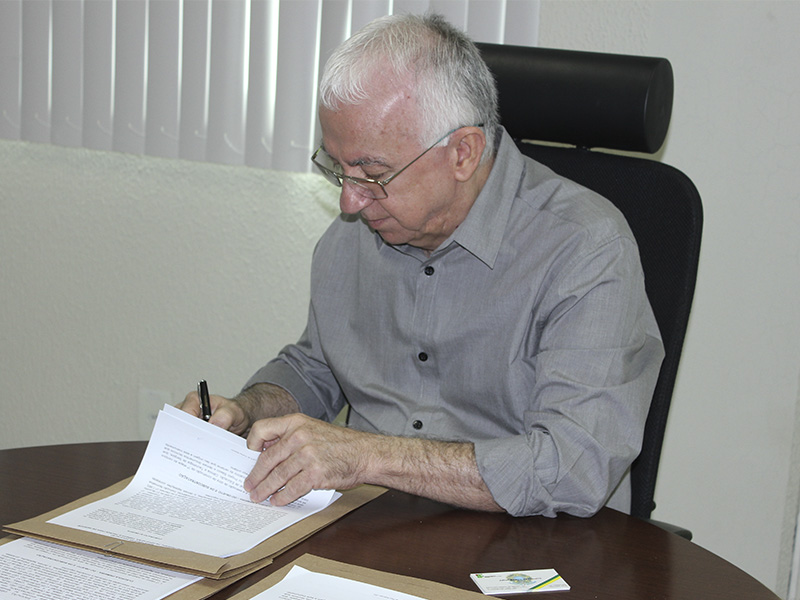 Foto 2 - Reitor do IFS Ailton Ribeiro de Oliveira