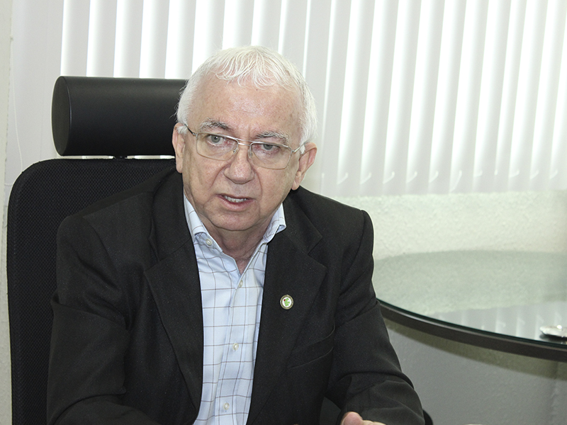 Foto 3 Ailton Ribeiro de Oliveira reitor do IFS