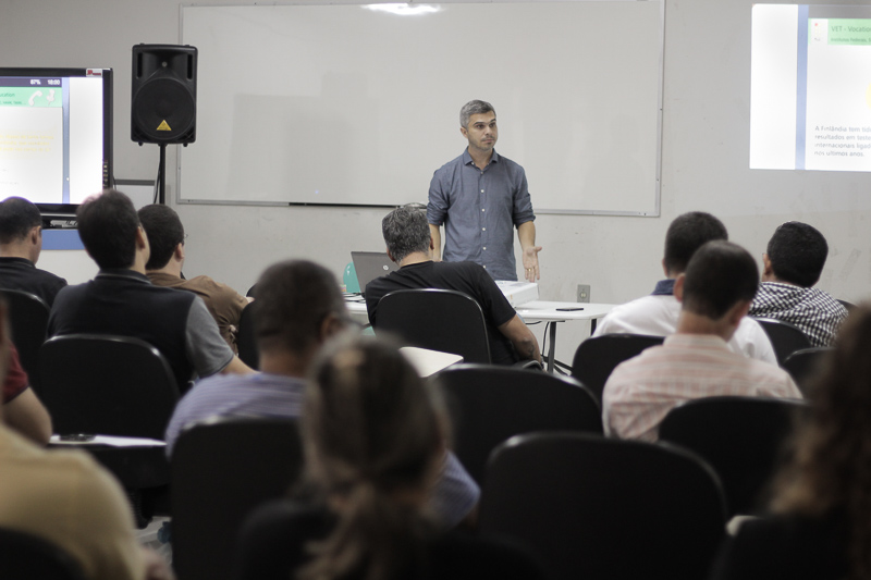 02 Professor Paulo Sérgio Júnior do IFES