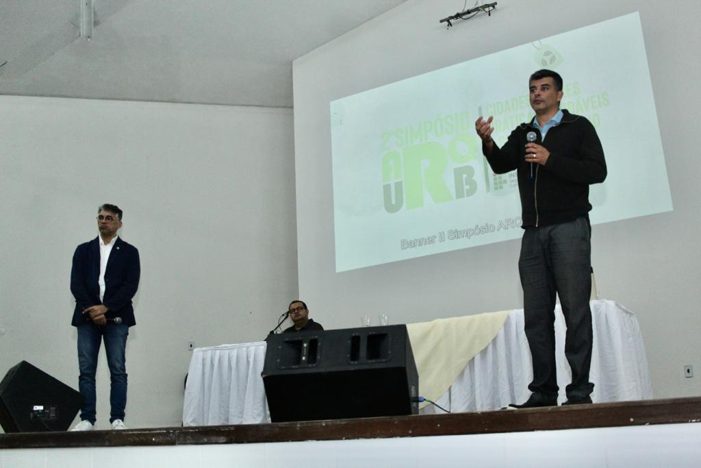 Presidente do IAB SE Elso Moisinho e o vicepresidente José Wlamir Conferência