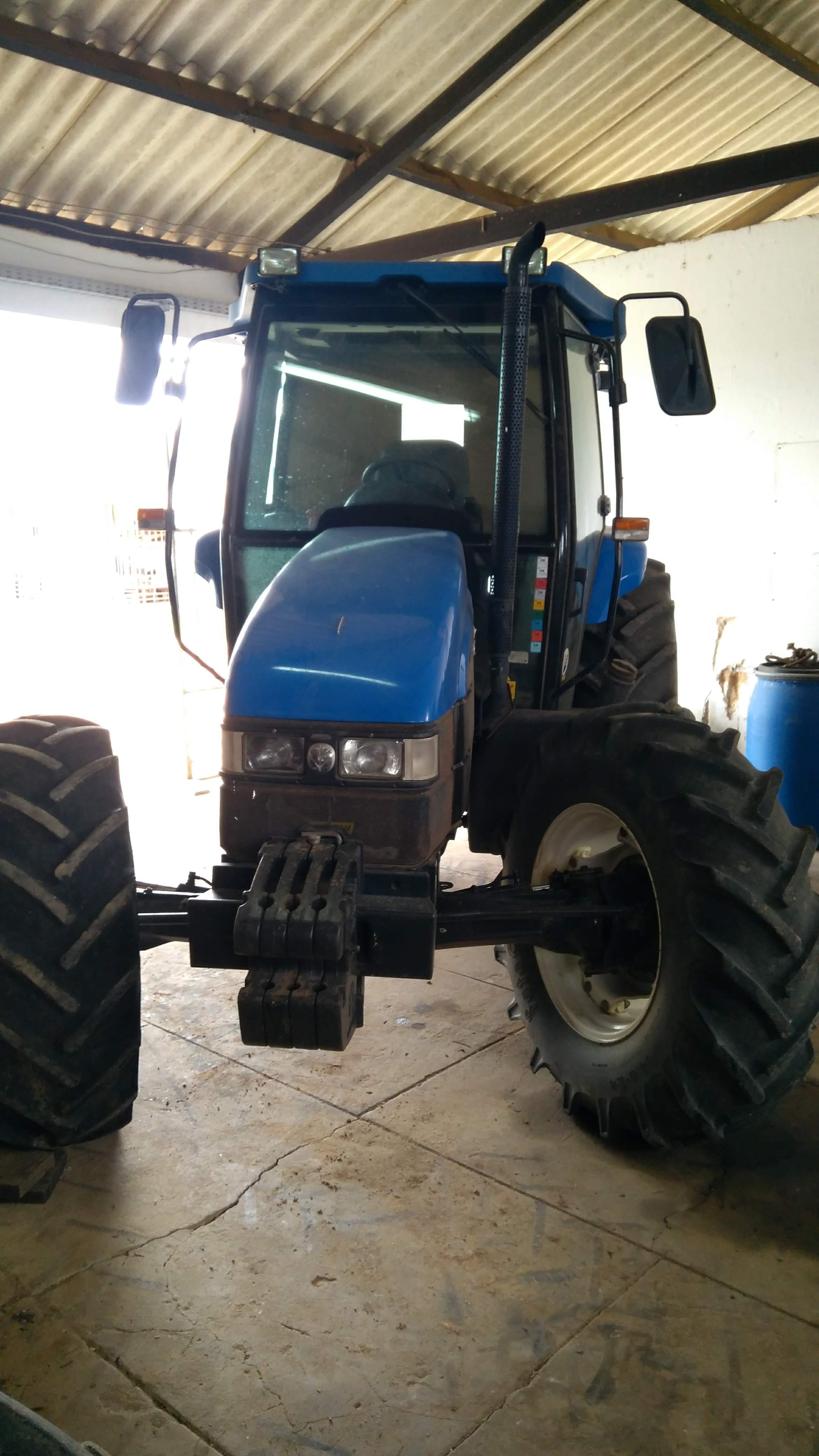 Trator FordTL 85EGabinado Cod. De abastecimento TRO 0003 CAAMBA.d